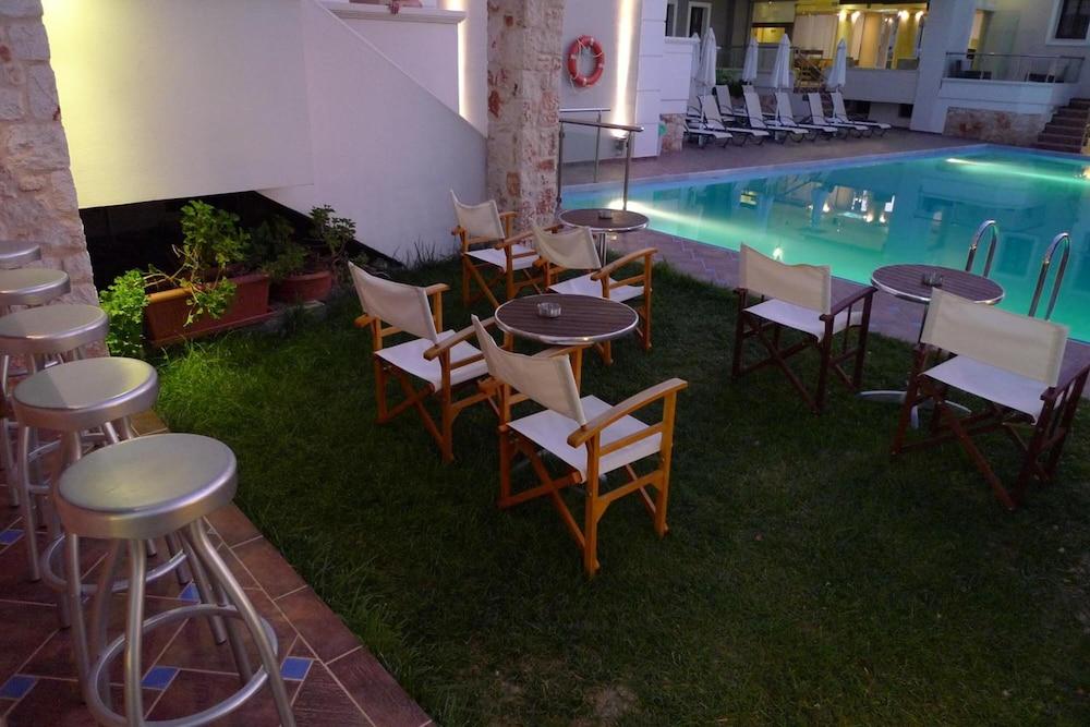 Theros Hotel Tavronitis Eksteriør billede
